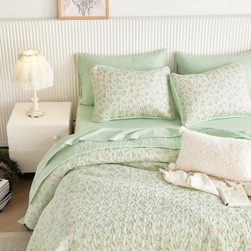 Wake In Cloud Floral Quilt Set, Green Pink, Queen/Full
